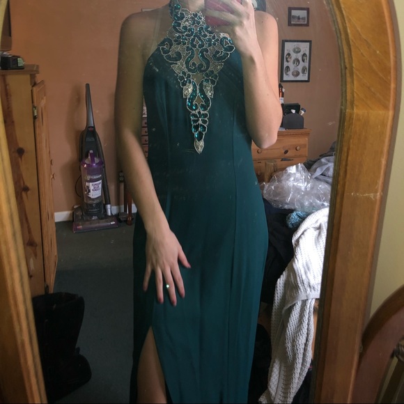 PROM/ FORMAL DARK GREEN DRESS HALTER NECK - Picture 6 of 7